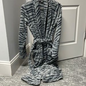 Luxe robe, new condition.
